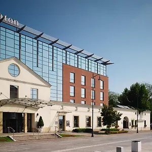 Sheraton Grand Hotel